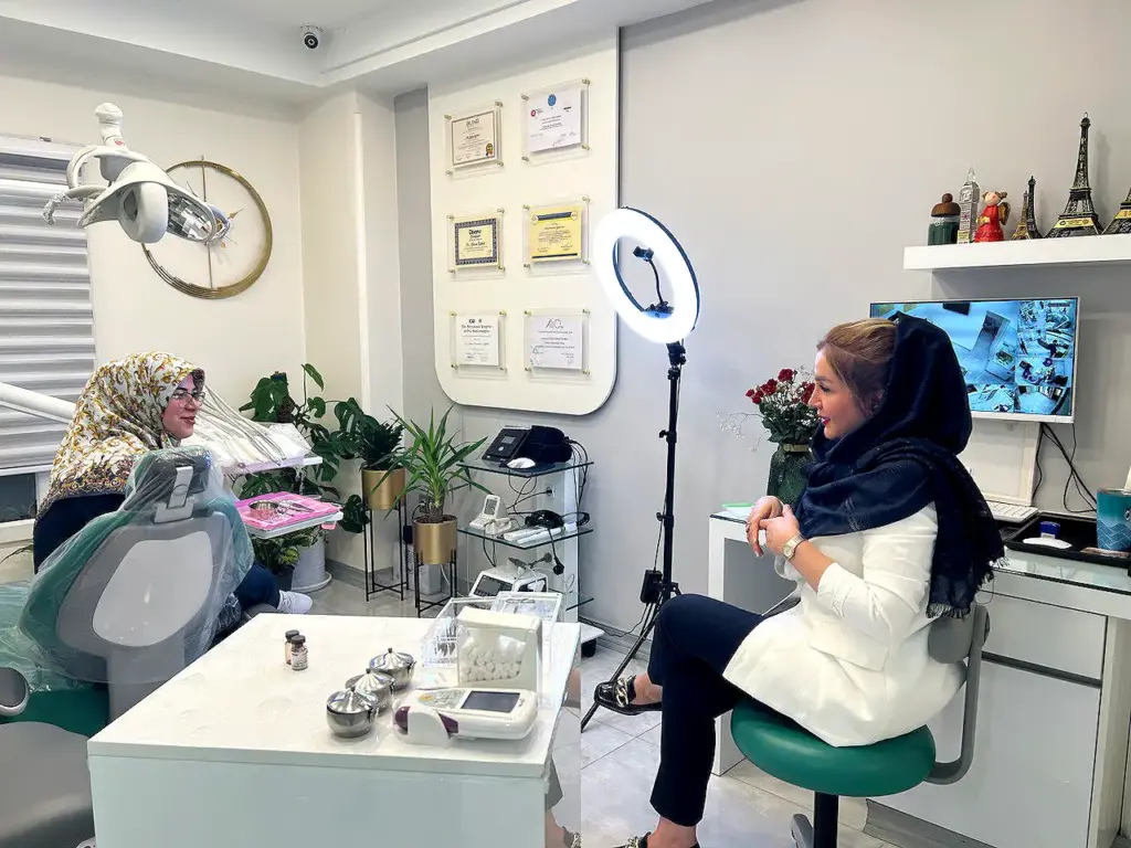 کلینیک دندانپزشکی دکتر شیما اقبال ویزیت بیمار
